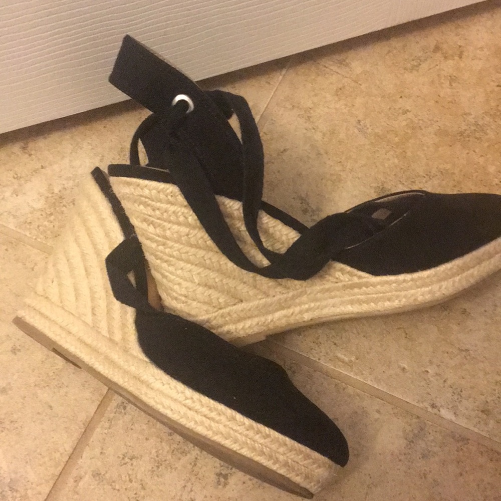 Shoes - Picture 2 of 4